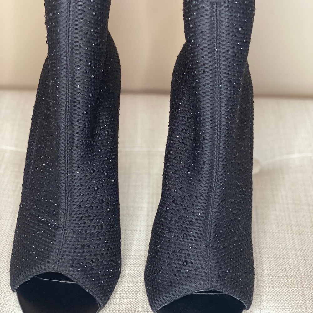 STEVE MADDEN STONE HEEL BOOTIE - Picture 4 of 10